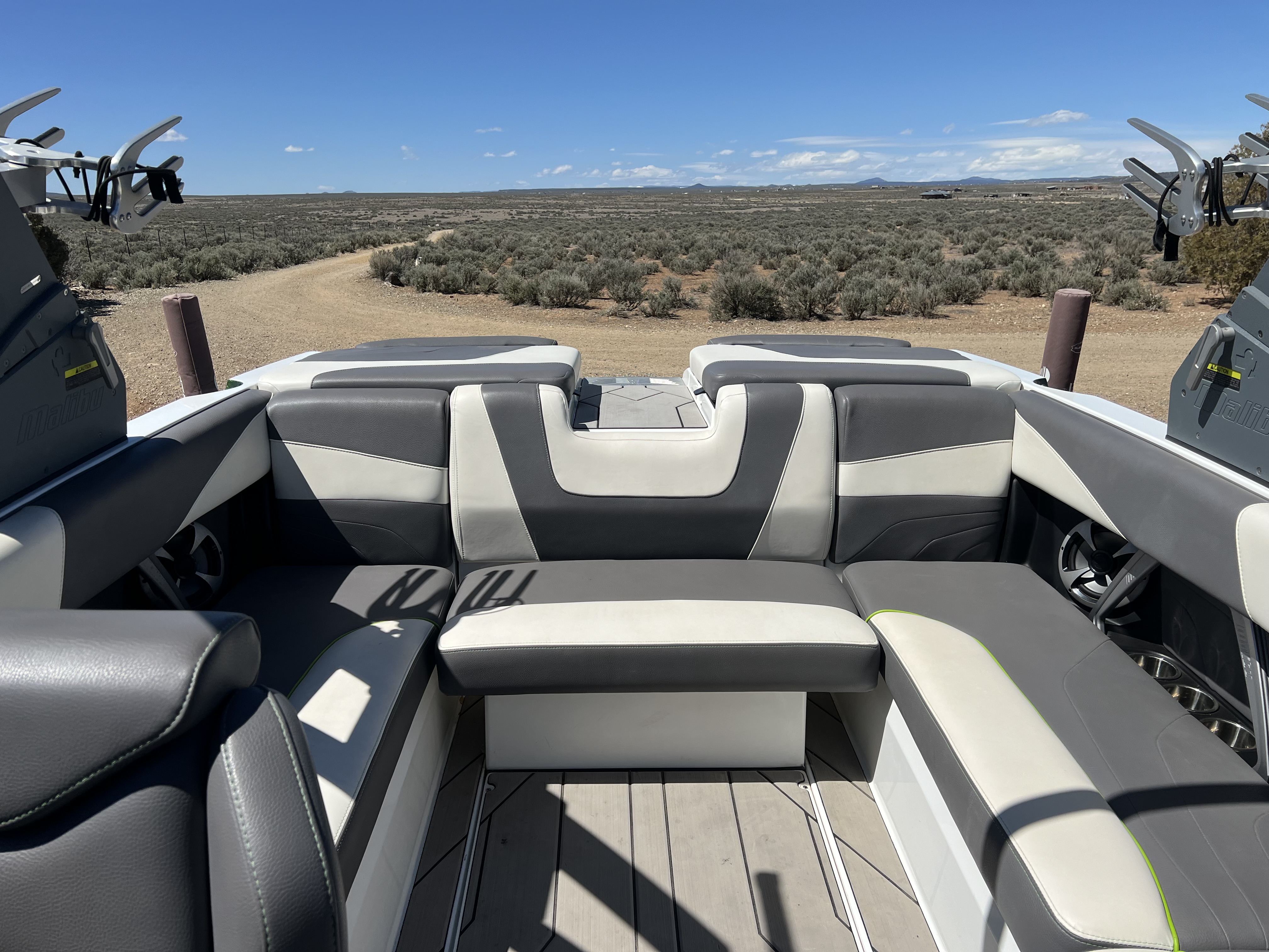 2020 Malibu 22MXZ Icon